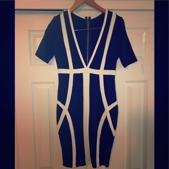 Low cut Black and White Classic Midi Dress Small - Picture 2 of 8